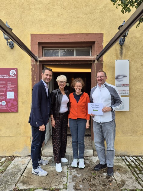 Auf dem Bild zu sehen sind bei einem Besuch in den Rumen der VaO in Aub von rechts nach links: Florian Derks, Edith Derks, Landtagsabgeordnete Dr. Andrea Behr und Landtagsabgeordneter Bjrn Jungbauer.